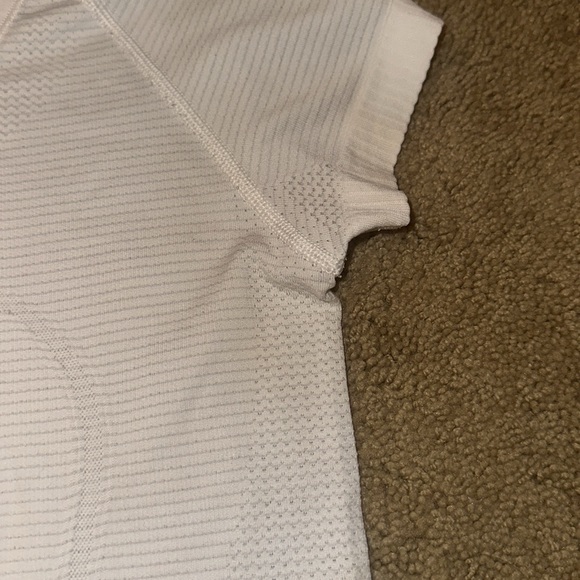 Size 4 White Lululemon Swiftly Tech Short-Sleeve Shirt - Picture 5 of 5